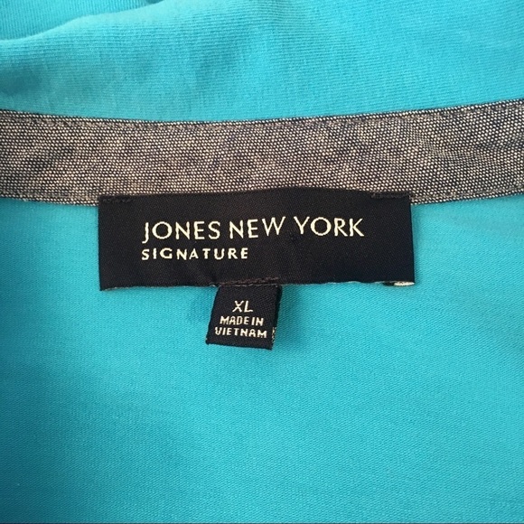 Jones New York Signature short sleeve weekend comfort partial button front shirt - Picture 6 of 7